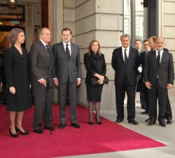 Sus Majestades los Reyes junto a la Infanta Doña Elena, el presidente del Gobierno y su mujer, y los presidentes del Congreso de los Diputados, del Se